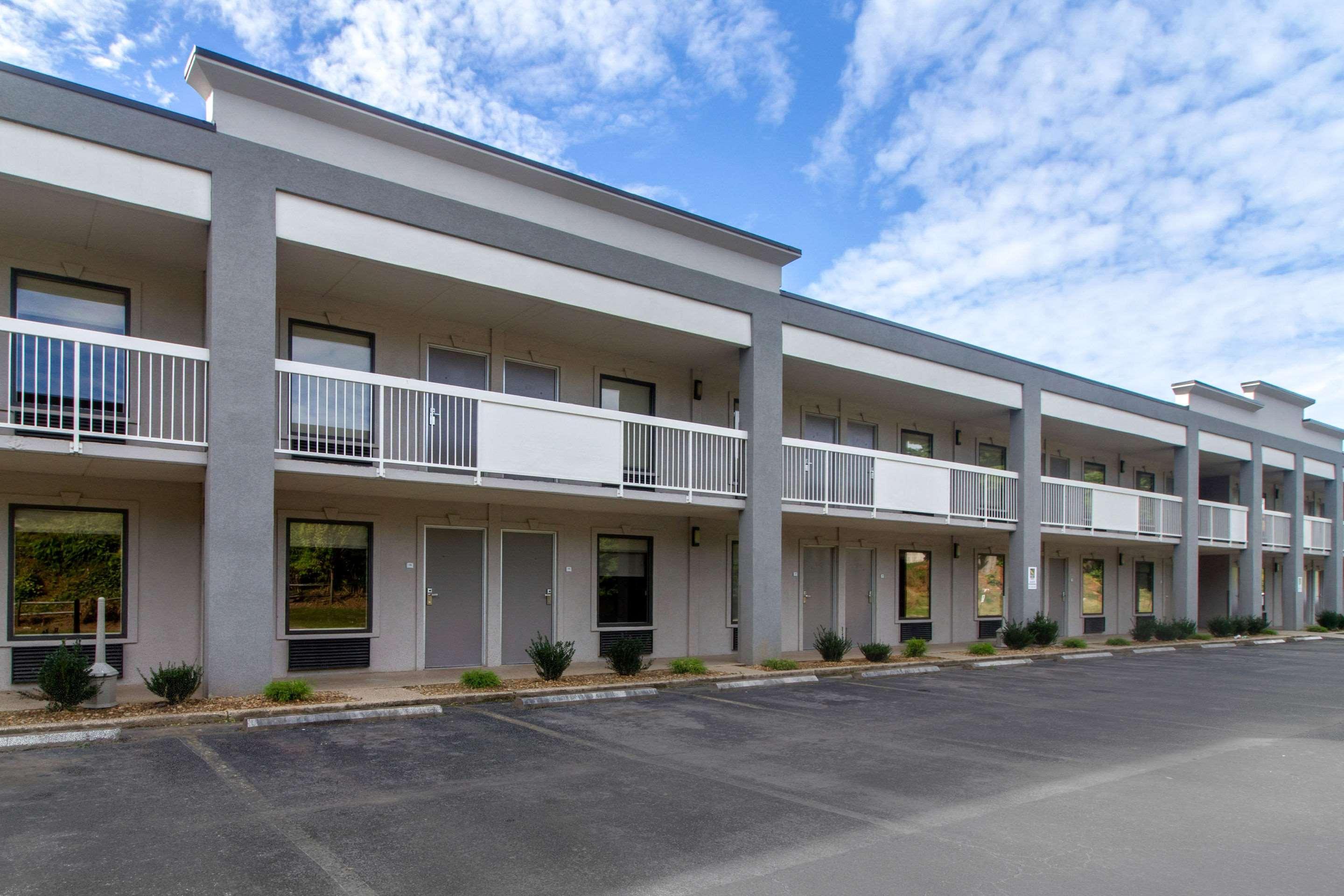 Quality Inn 2*