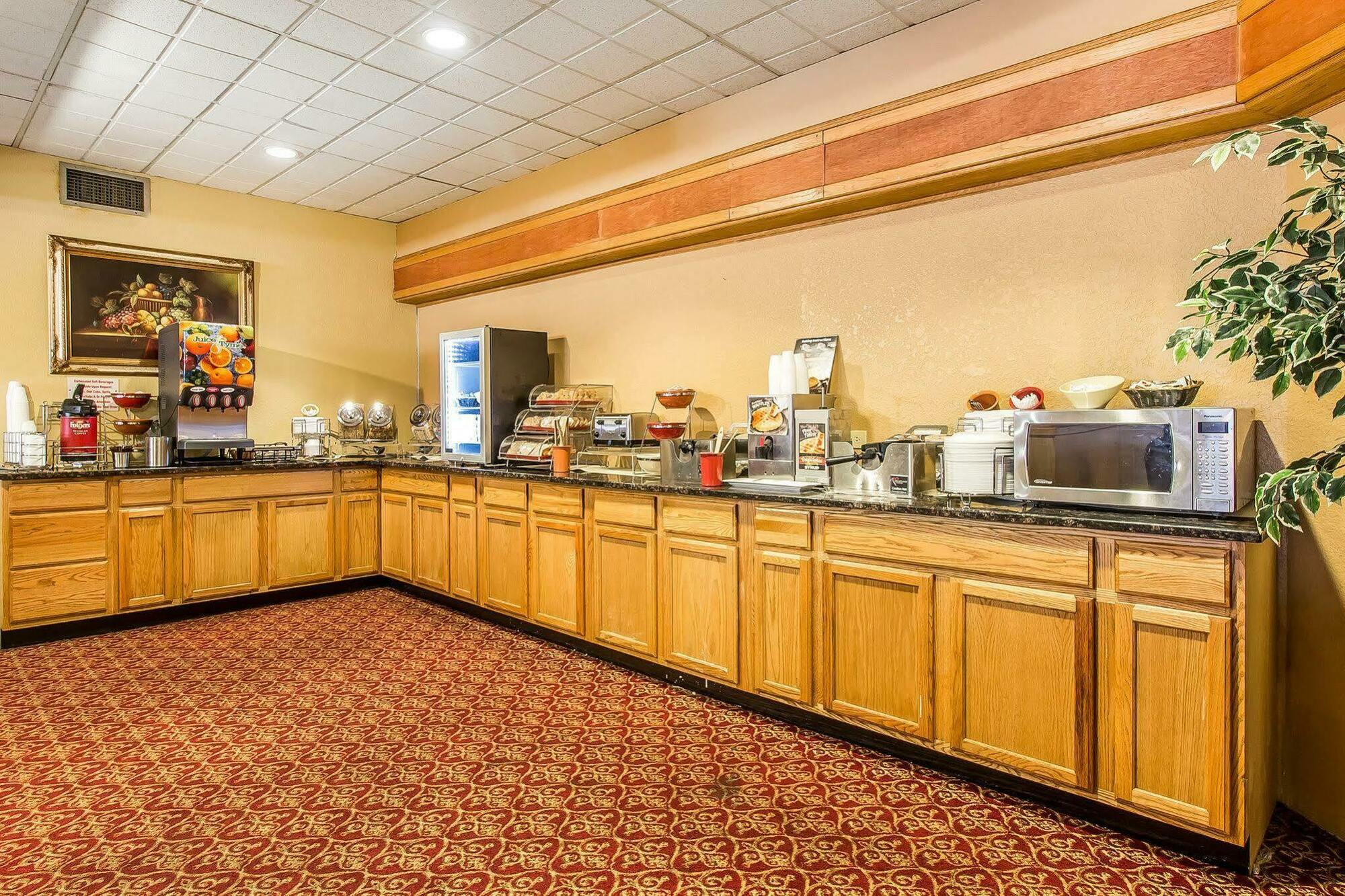 Quality Inn 2*